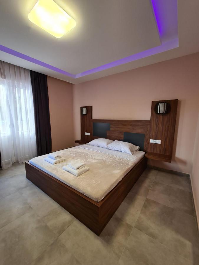 Hotel Centrum Titova Mitrovica Buitenkant foto