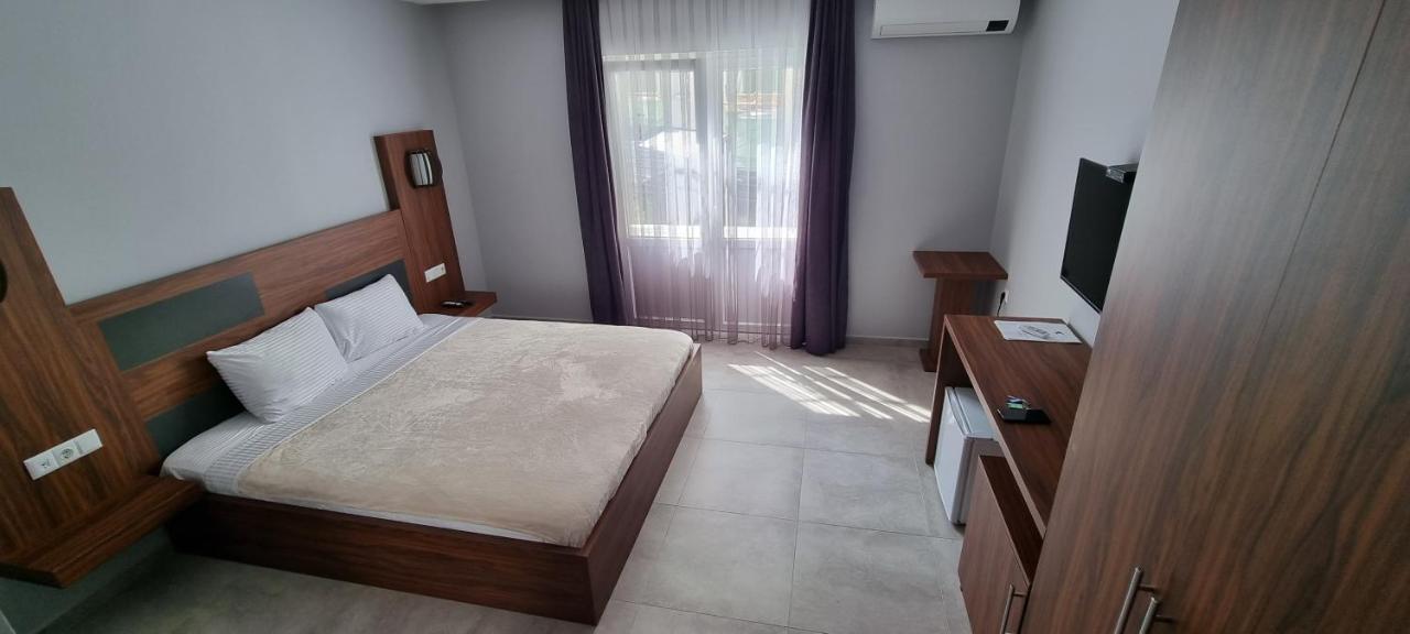 Hotel Centrum Titova Mitrovica Buitenkant foto