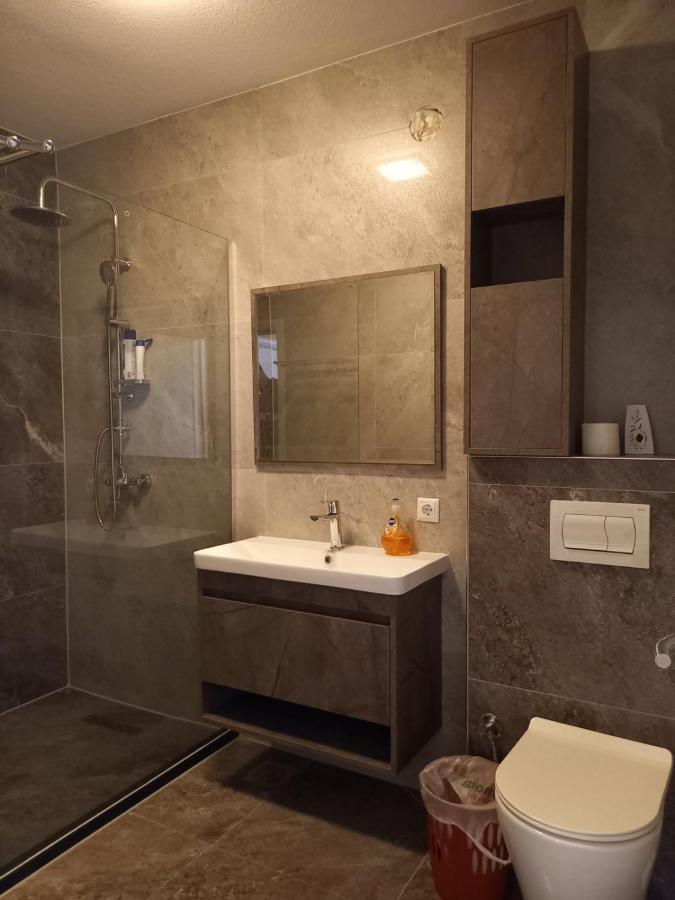 Hotel Centrum Titova Mitrovica Buitenkant foto