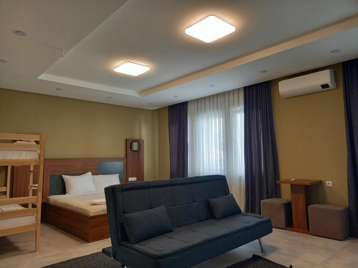 Hotel Centrum Titova Mitrovica Buitenkant foto