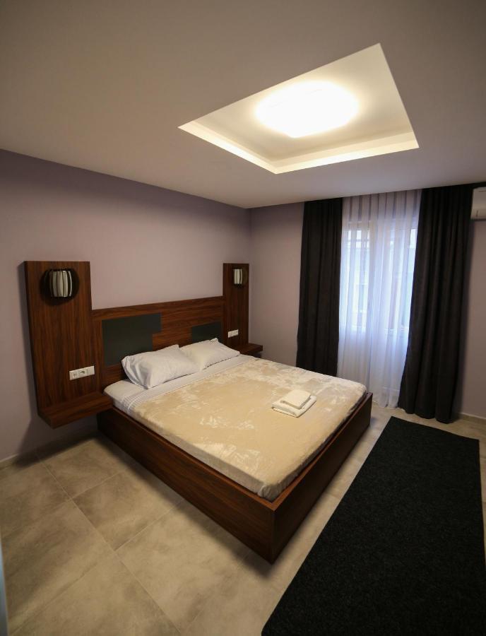 Hotel Centrum Titova Mitrovica Buitenkant foto