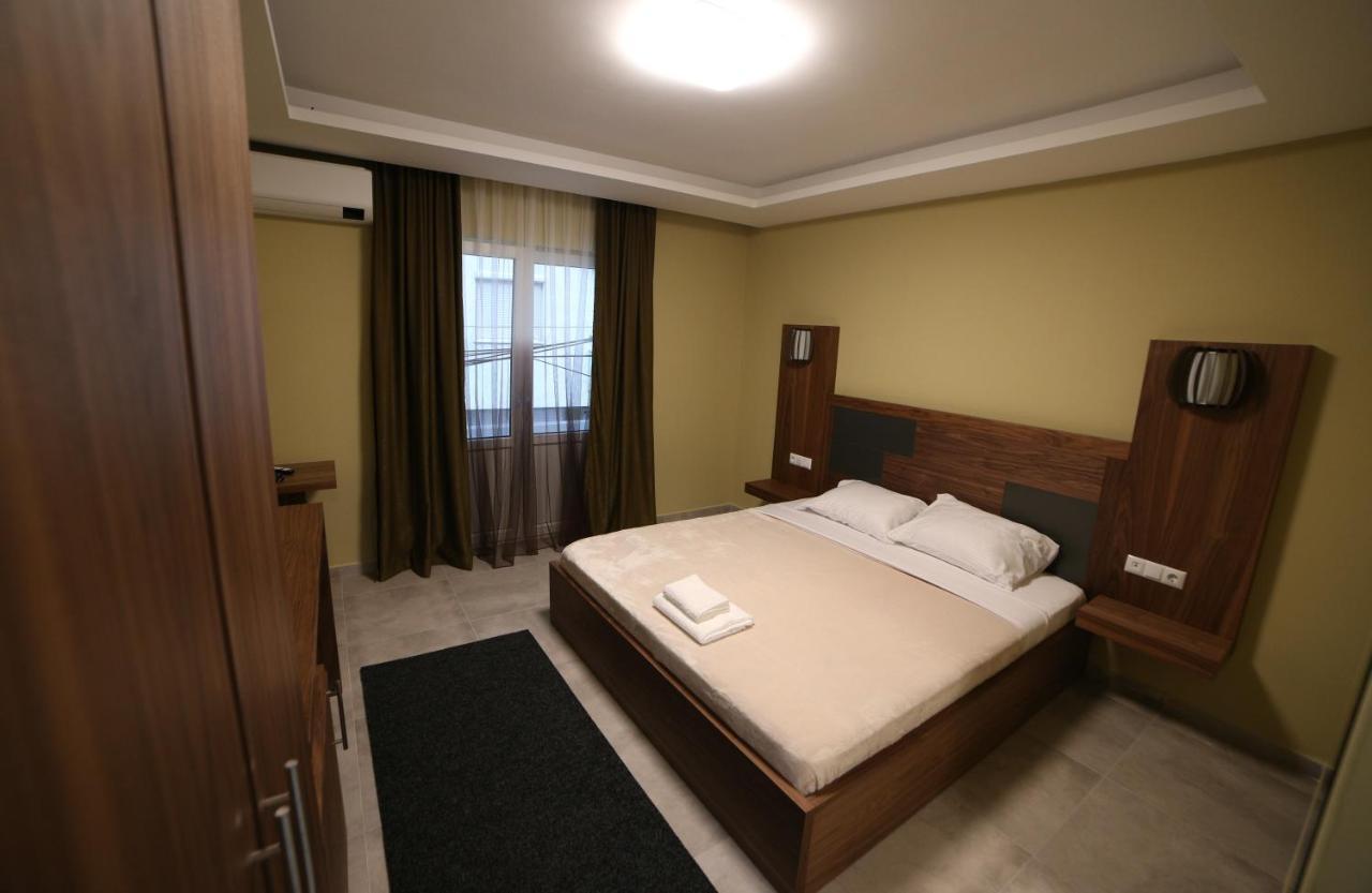 Hotel Centrum Titova Mitrovica Buitenkant foto